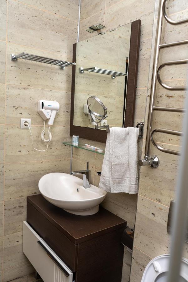 7 Days Hotel Almaty Bagian luar foto