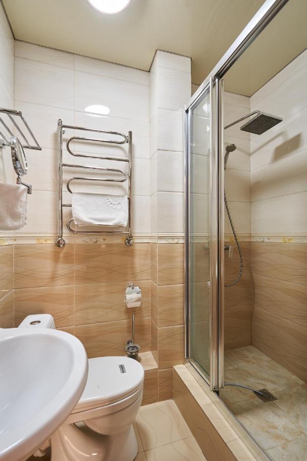 7 Days Hotel Almaty Bagian luar foto